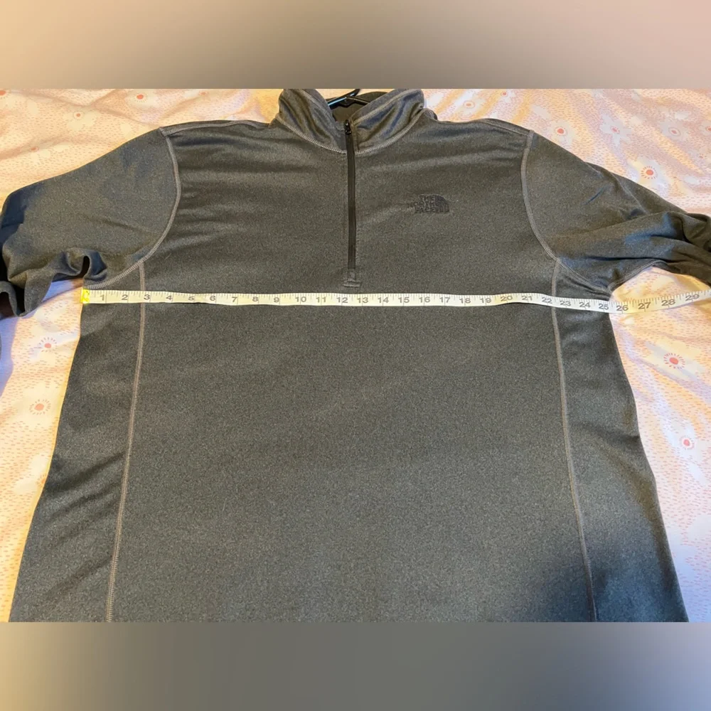 The North Face Charcoal Quarter-Zip Pullover Men’s XL